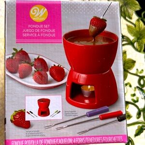 New! Wilton Red Fondue Set with Forks